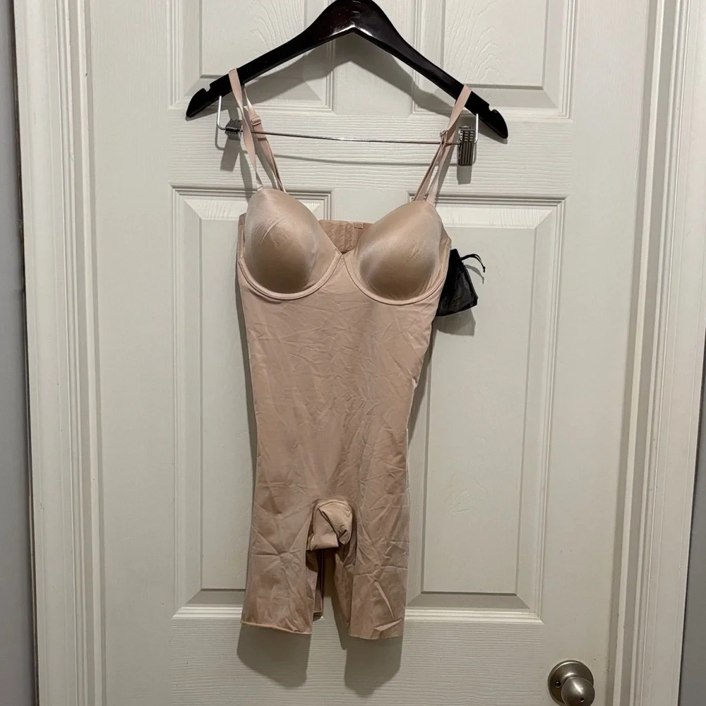‼️BNWT‼️Spanx Strapless Cupped Mid-Thigh Bodysuit - Picture 1 of 7